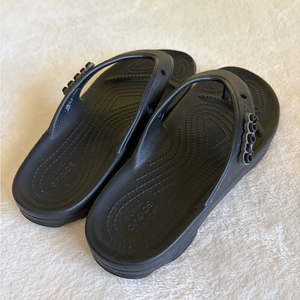 CROCS Classic Black Sandals Sz W 6 - M4 - Picture 4 of 8